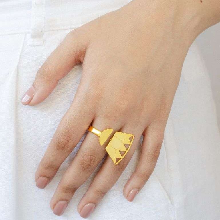 Lily ring